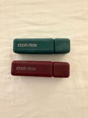 about-face Eyeshadow Duo in Teal & Burgundy